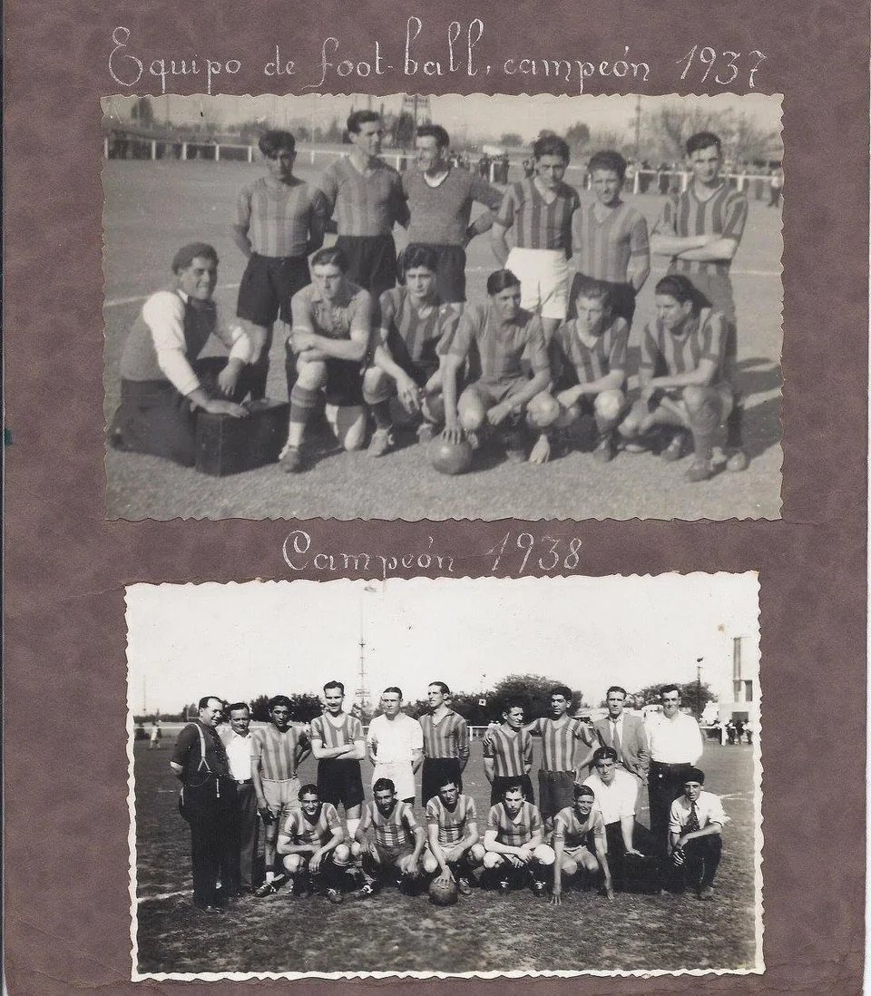 Página de álbum histórico con los equipos campeones de 1937 y 1938